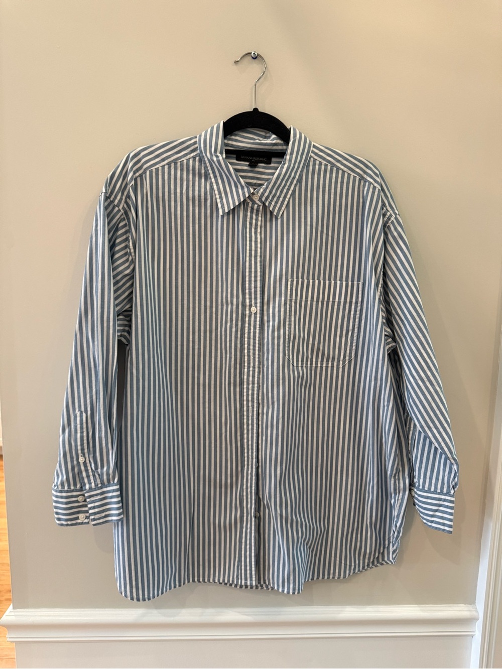 Women’s Banana Republic Blue and White Striped Button-Up Shirt